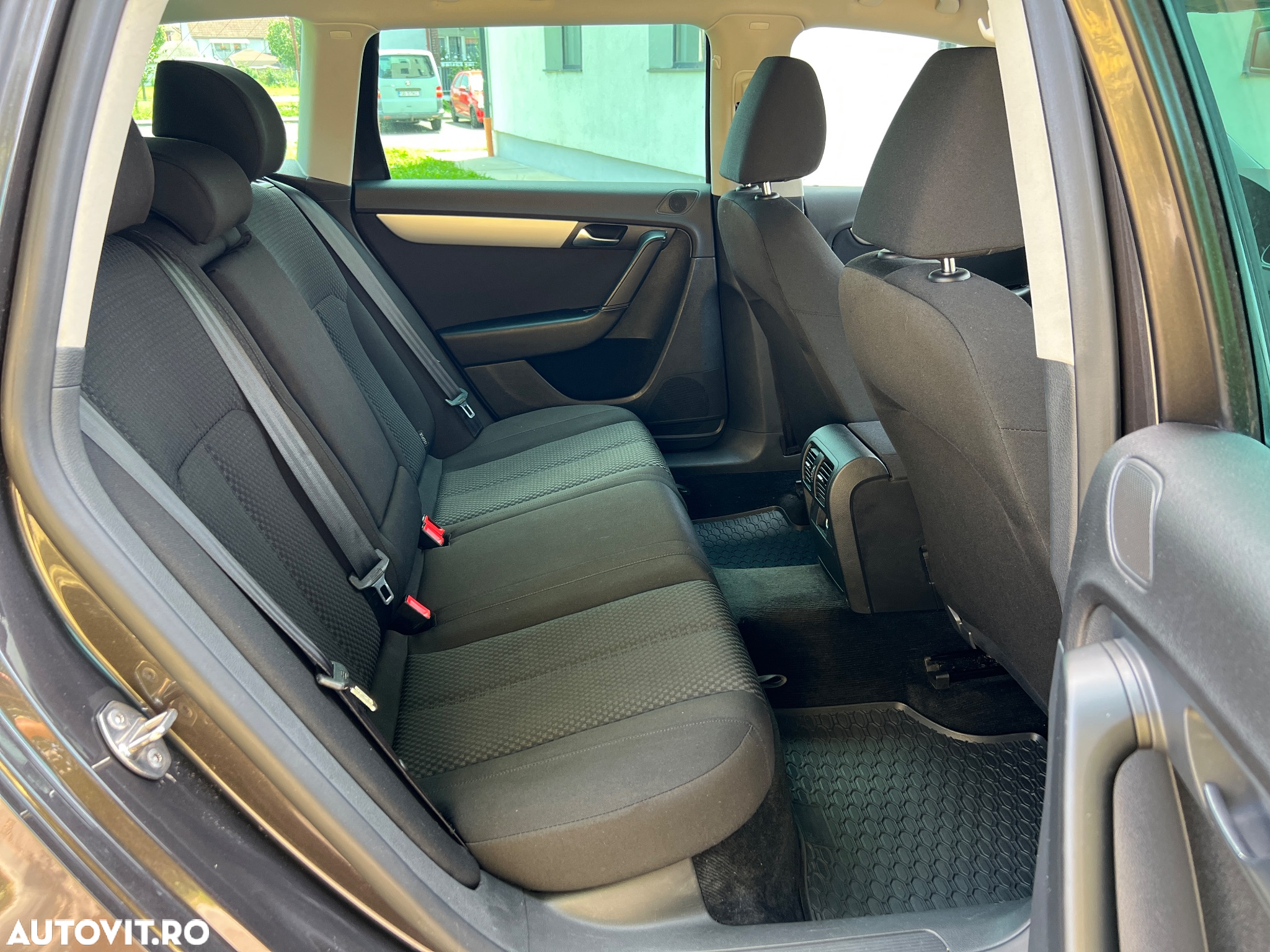 Volkswagen Passat Variant 2.0 TDI Blue TDI DSG Comfortline - 11