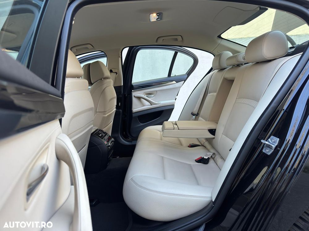 BMW Seria 5 520d Aut. Luxury Line - 34