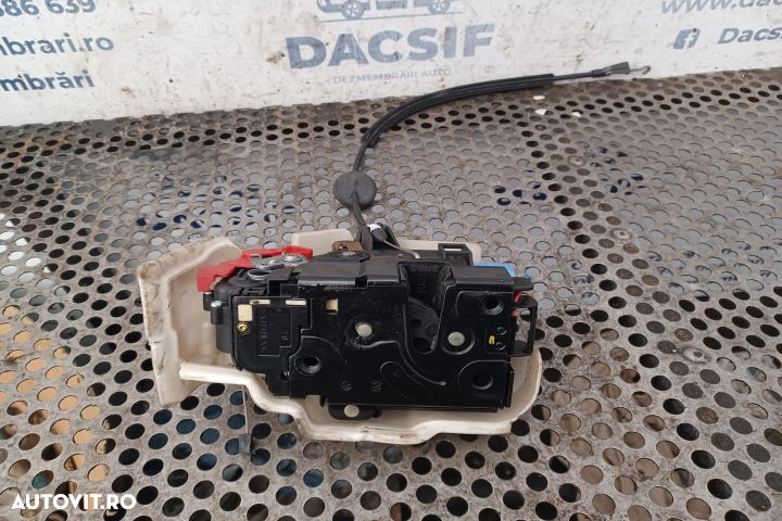 Broasca usa fata stanga Volkswagen VW Golf 5  [din 2003 pana  2009] seria Hatchback 5-usi 1.6 MT (1 - 2