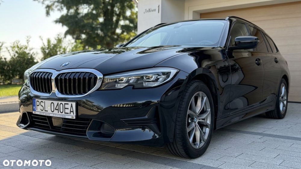 BMW 3 Series 2022 photo 2