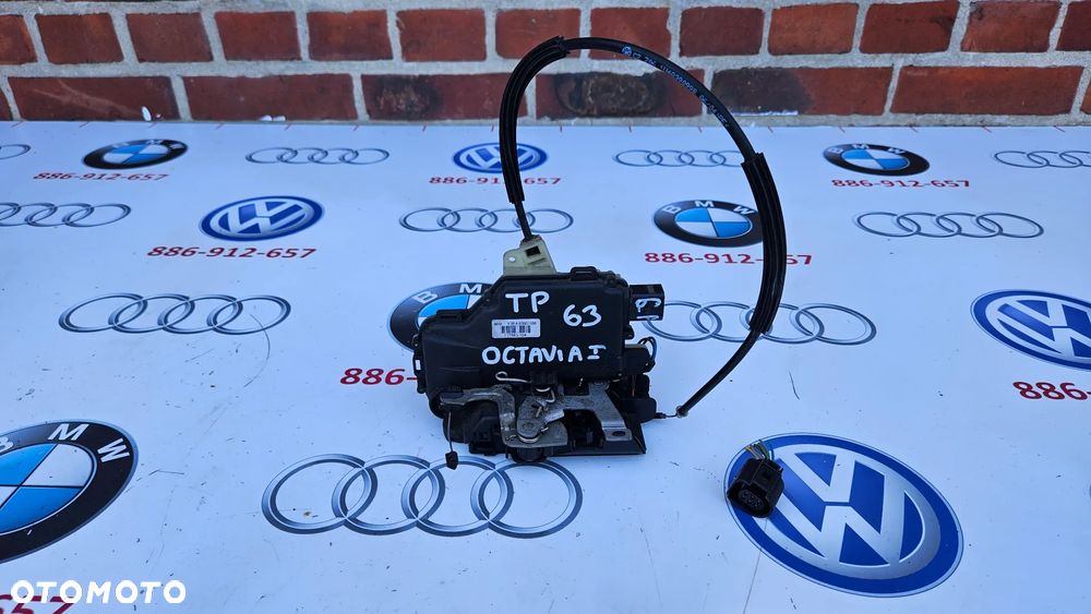 Skoda Octavia I LIFT Zamek drzwi tył prawy Zamek drzwi tylnych prawych 3B4839016M 6 PIN