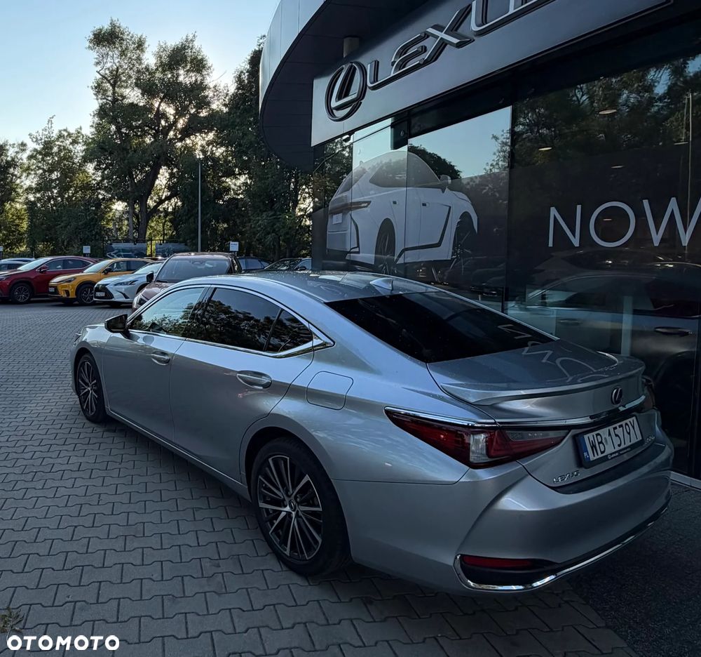 Lexus ES 300h Prestige - 11