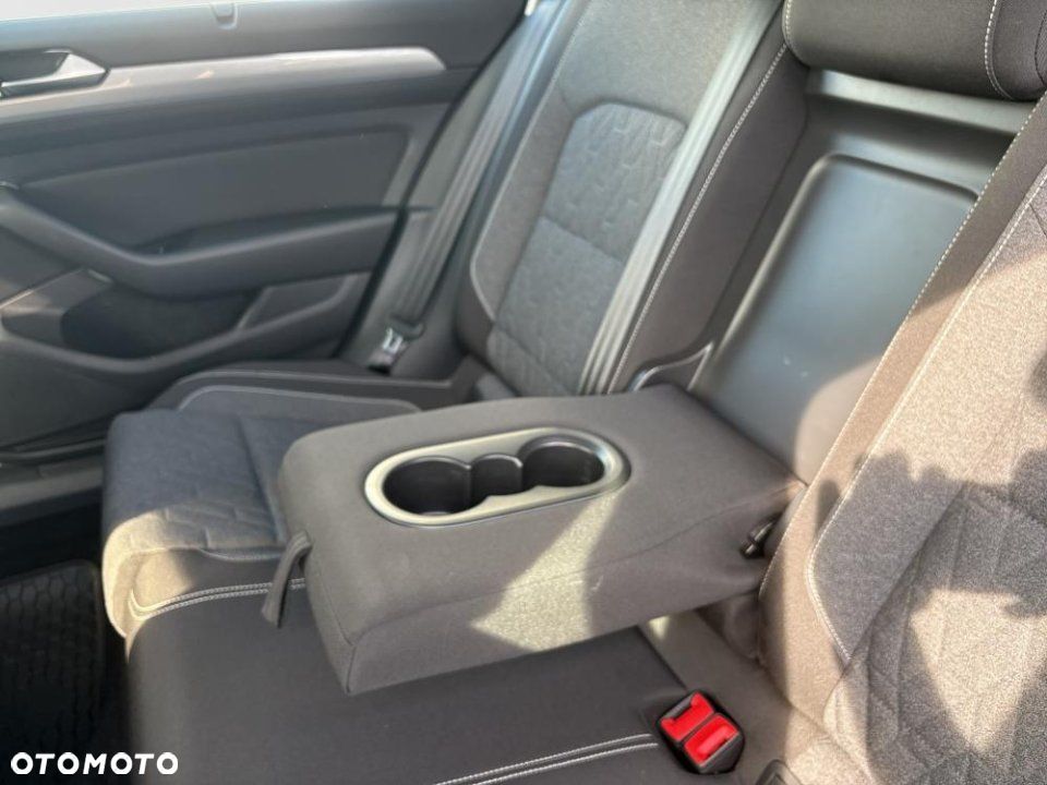 Volkswagen Passat - 18