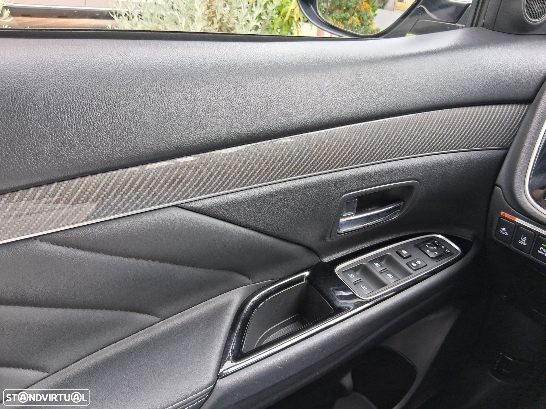 Mitsubishi Outlander 2.4 PHEV Intense - 43