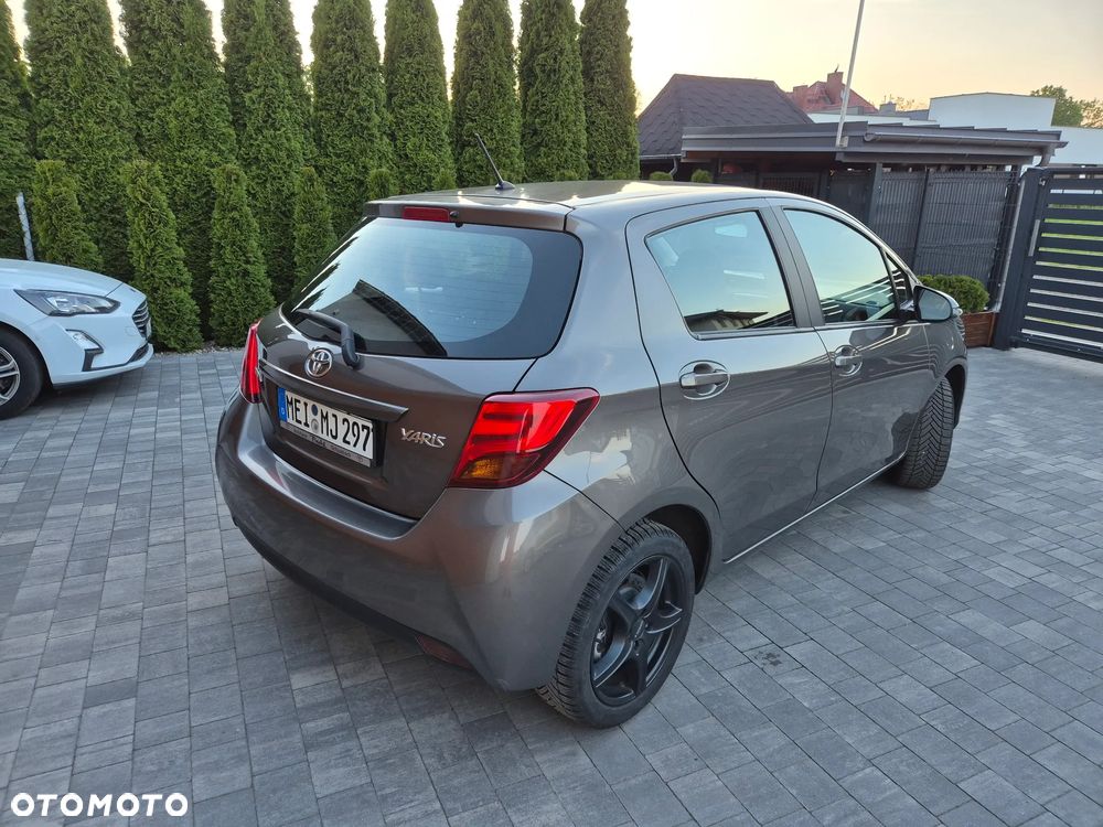 Toyota Yaris 1.33 VVT-i Lounge - 4