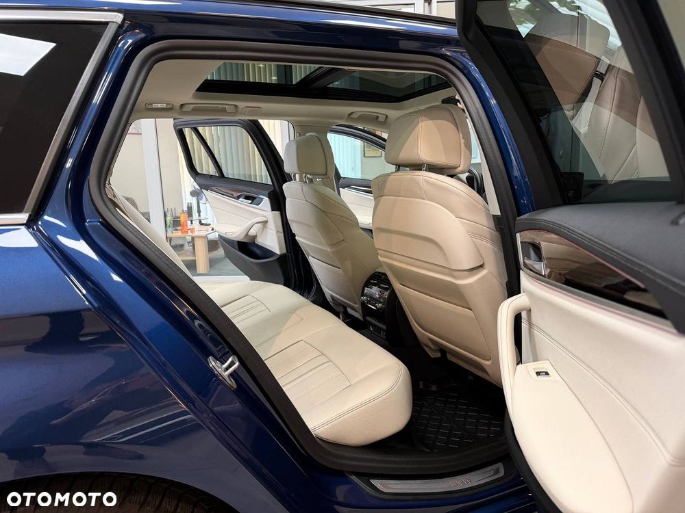 BMW Seria 5 530e PHEV M Sport - 32