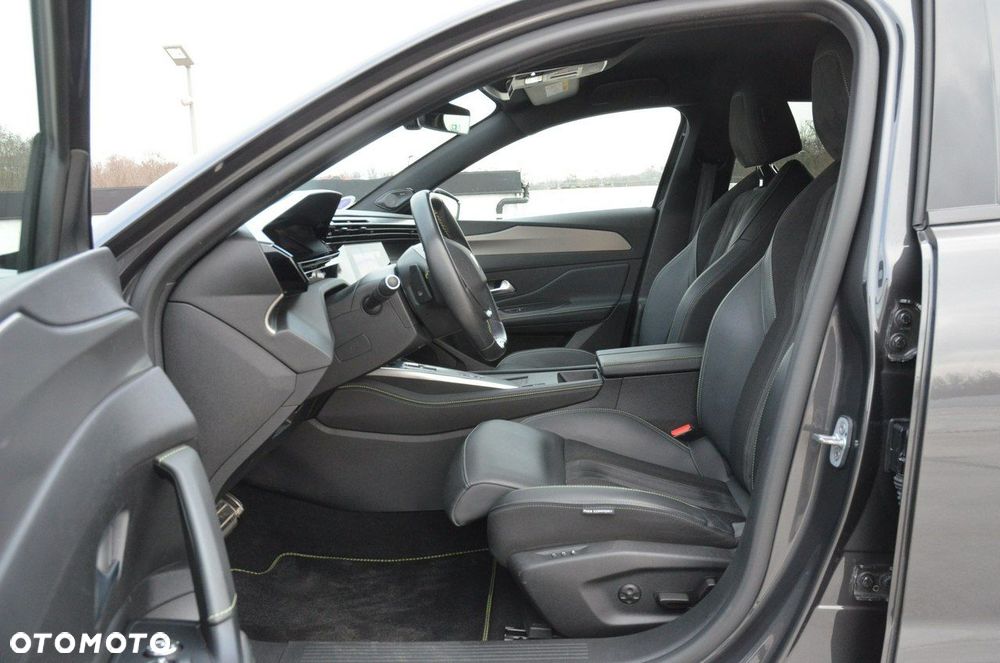 Peugeot 408 1.6 Plug-In Hybrid 225 GT EAT8 - 36