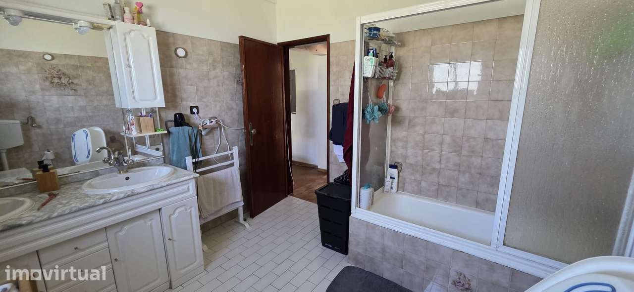 Prédio Habitacional com 4 Unidades Independentes | Camarões – Sintra - Grande imagem: 4/27