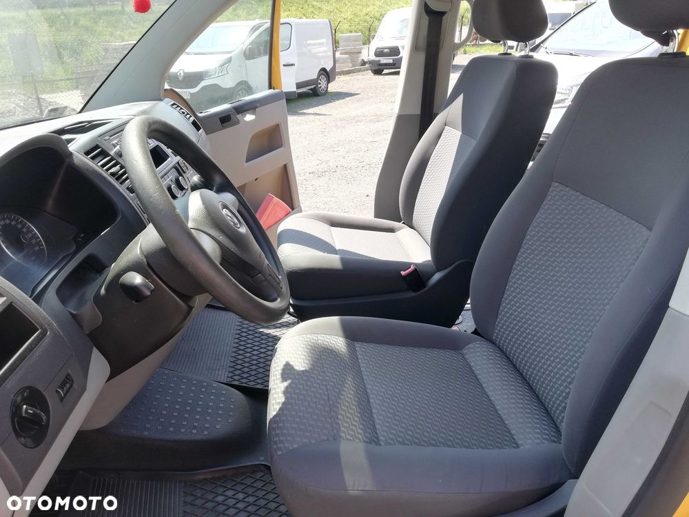 Volkswagen Caravelle - 7
