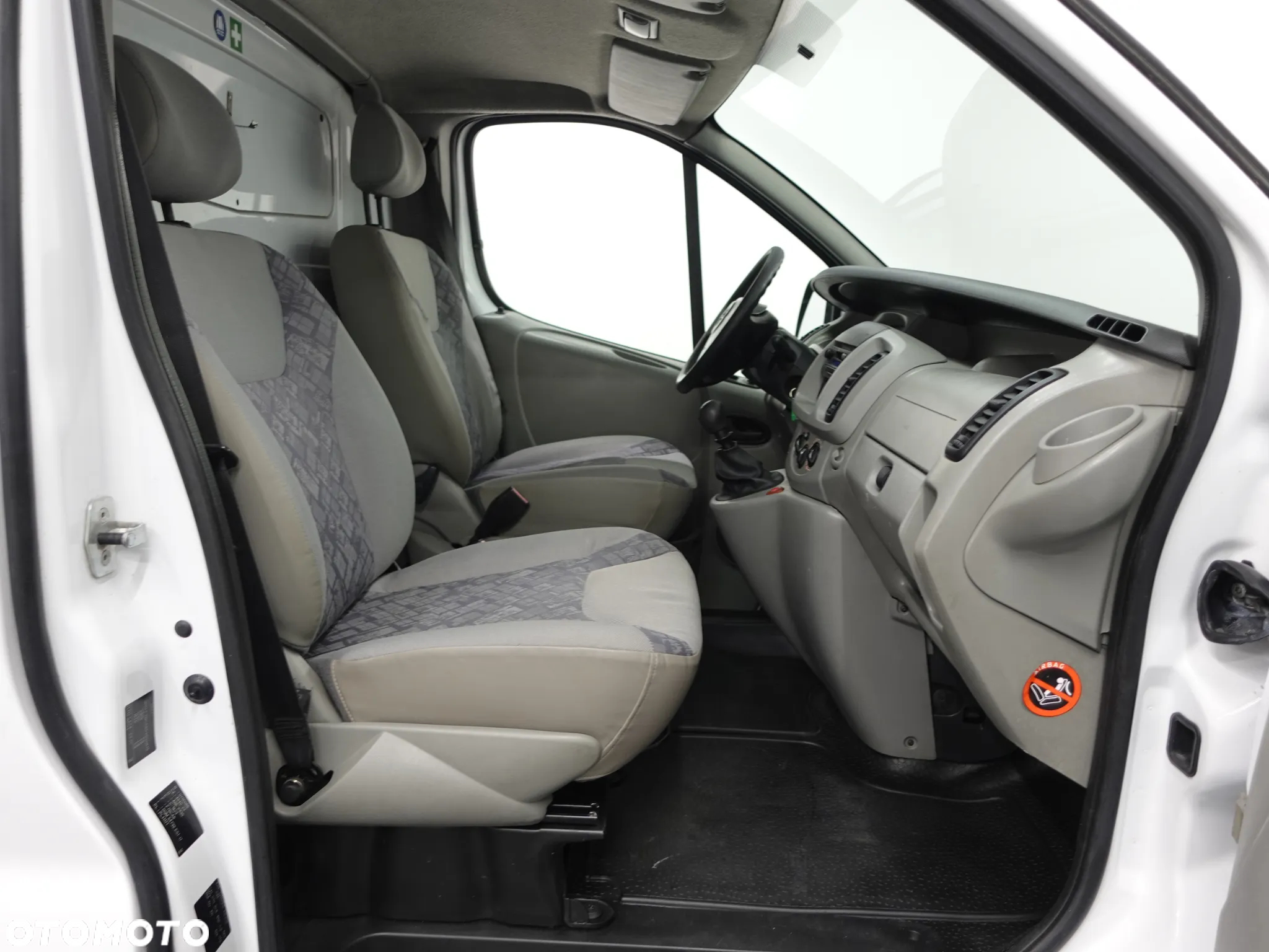 Opel Vivaro - 24