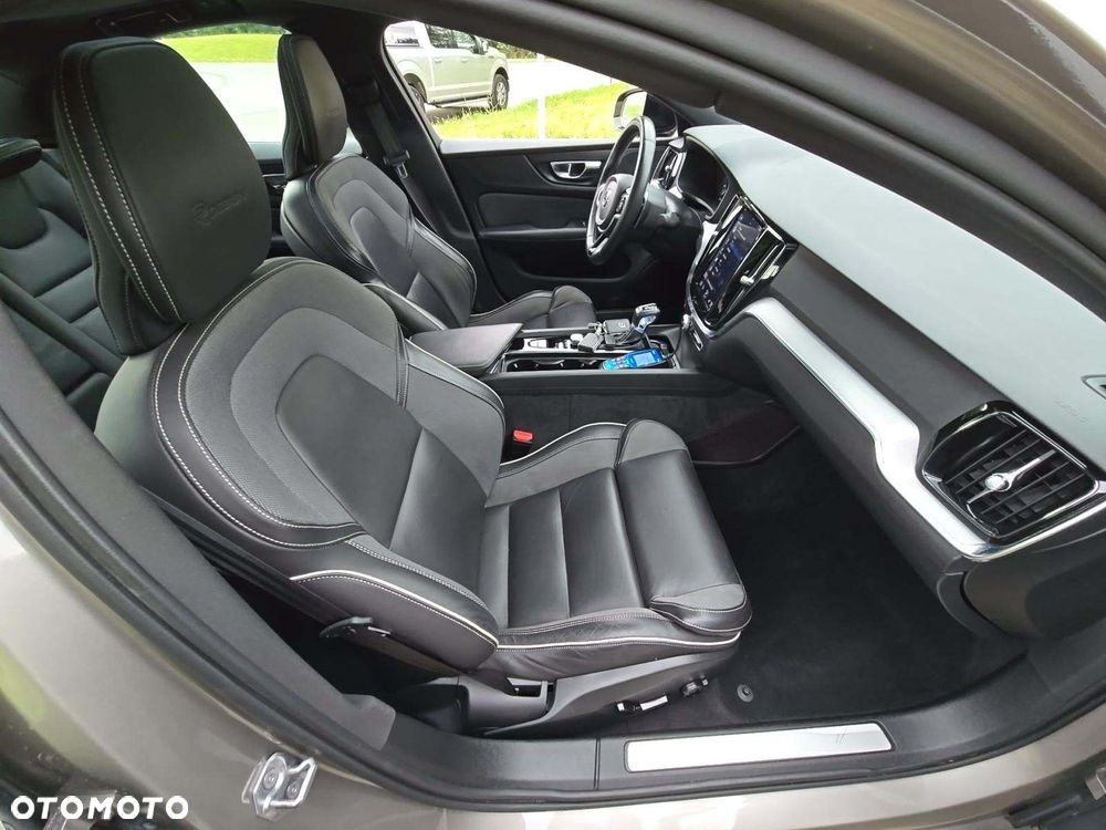 Volvo S60 T6 AWD R-Design - 8