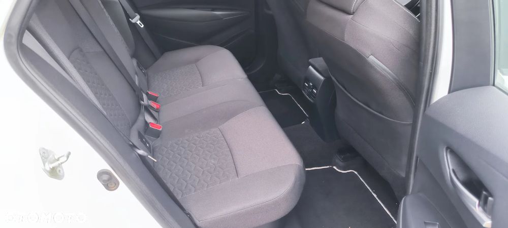 Toyota Corolla 2.0 Hybrid Comfort - 12