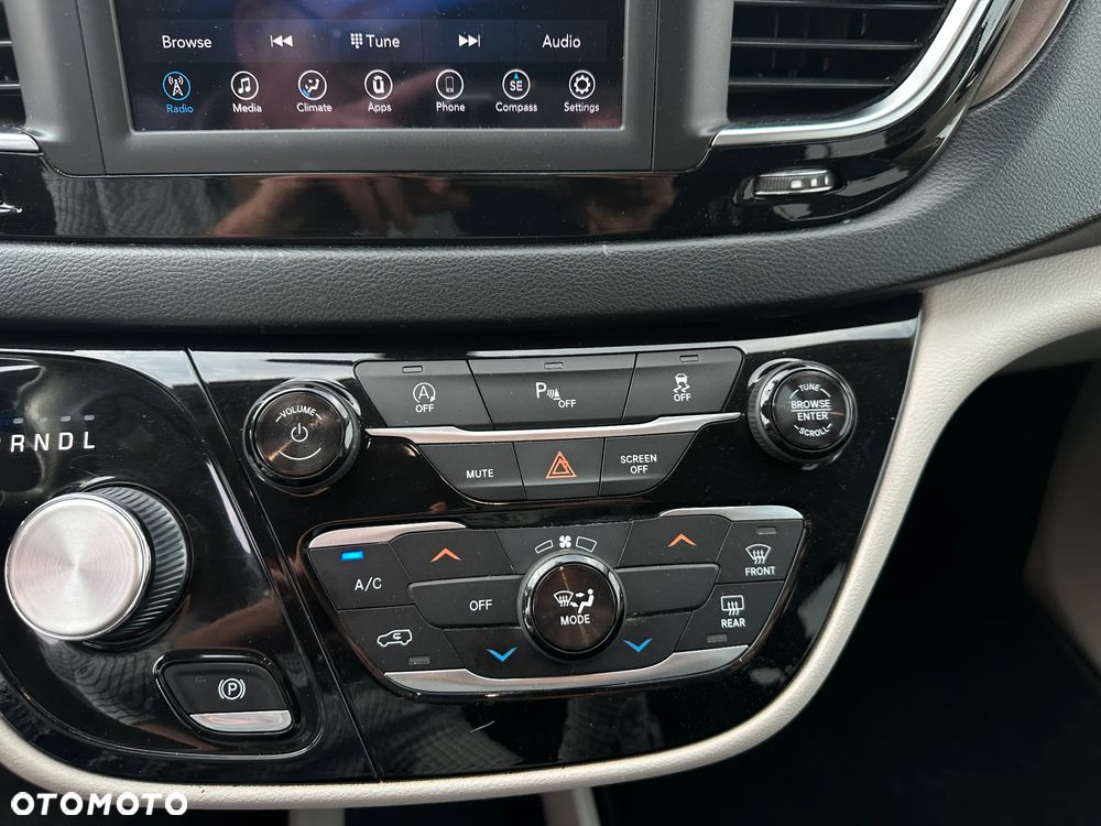 Chrysler Pacifica - 25