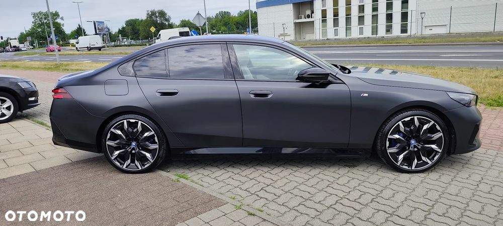 BMW i5 83.9kWh M60 xDrive - 8
