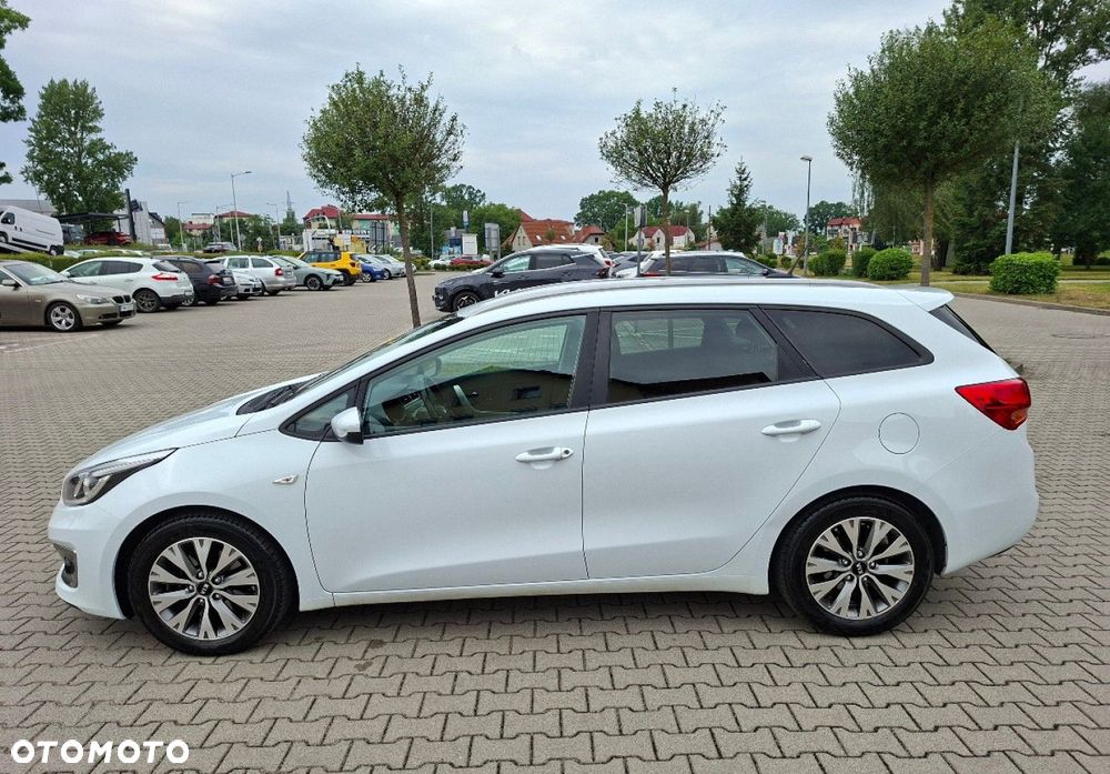 Kia Ceed - 12