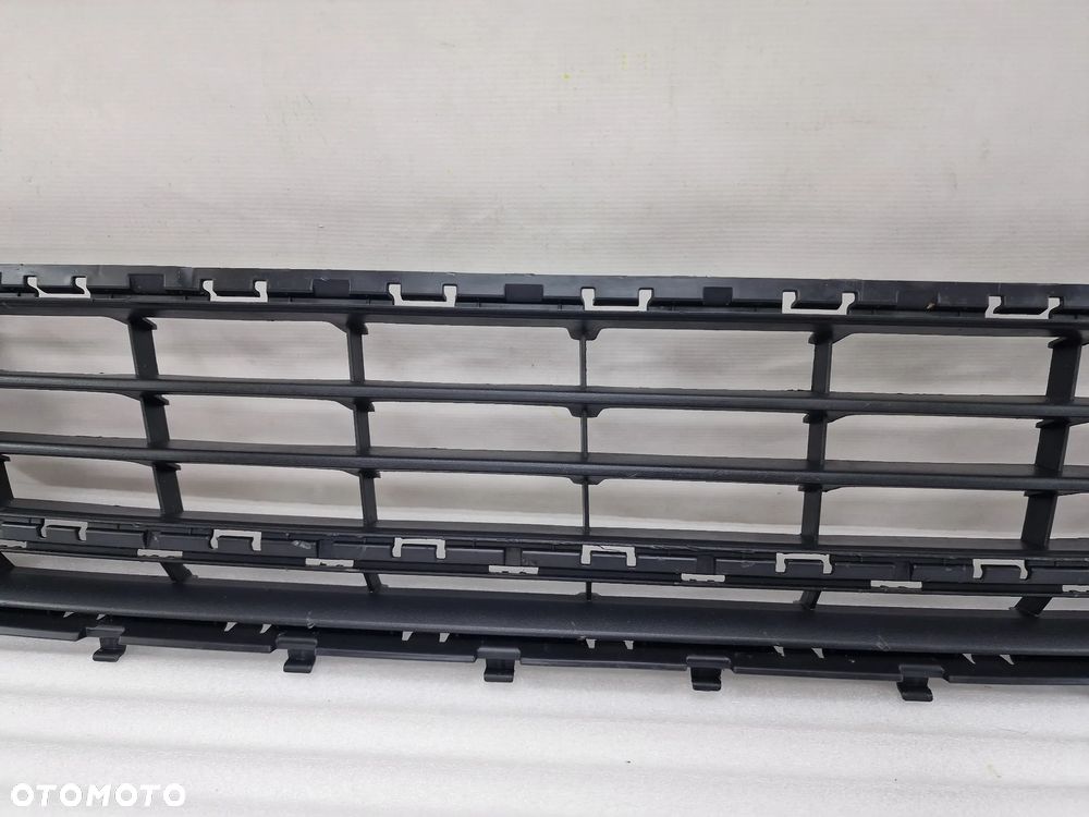 VW GOLF VII 5G0 12- KRATKA ŚRODKOWA ZDERZAKA PRZEDNIEGO , NR 5G0853677 , NR AUKCJI K307 - 4