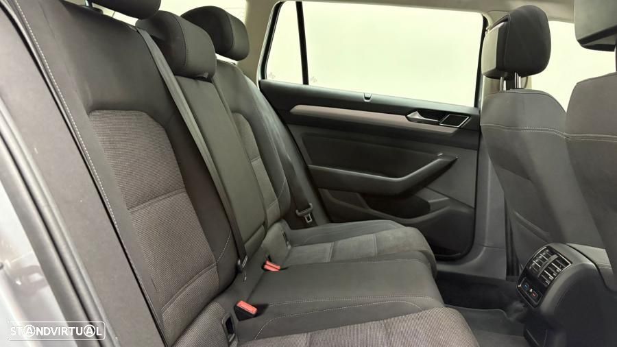 VW Passat Variant 1.6 TDI (BlueMotion ) DSG Comfortline - 27