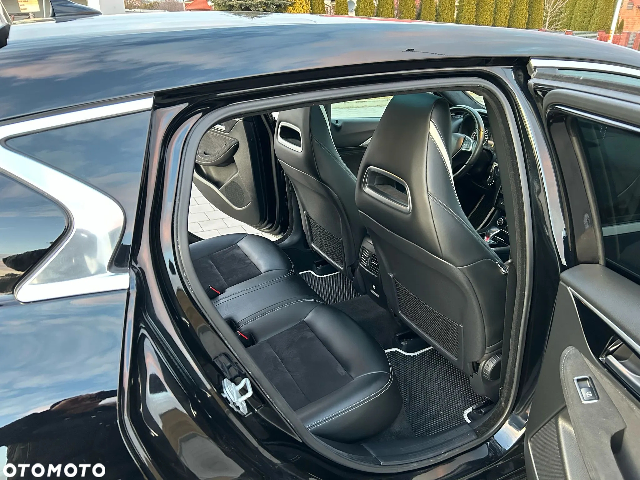 Infiniti Q30 - 18