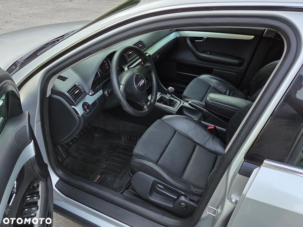 Audi A4 Limousine 2.4 - 7