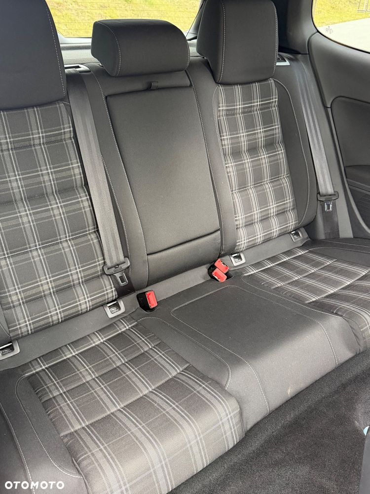 Volkswagen Golf - 23