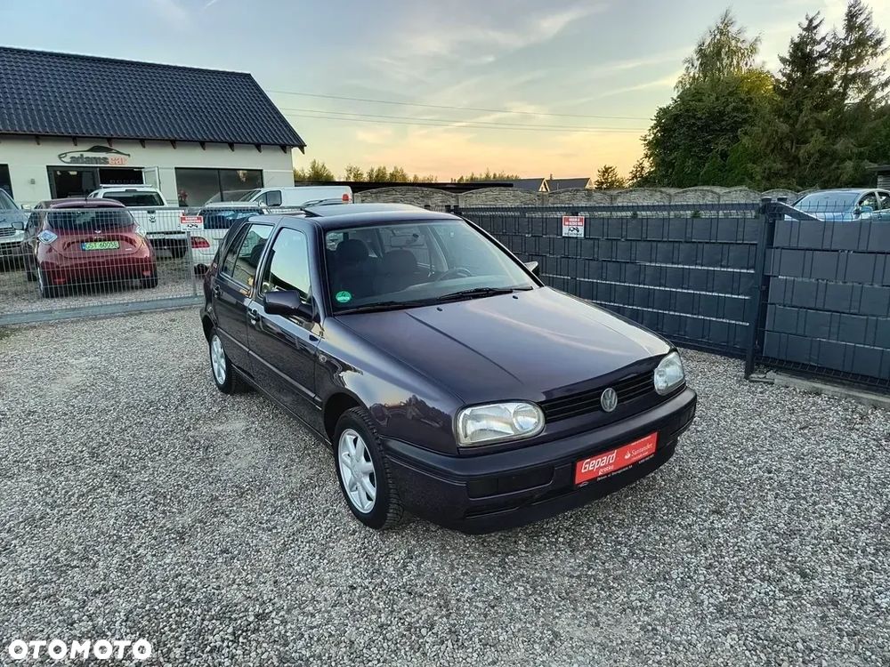Volkswagen Golf - 2