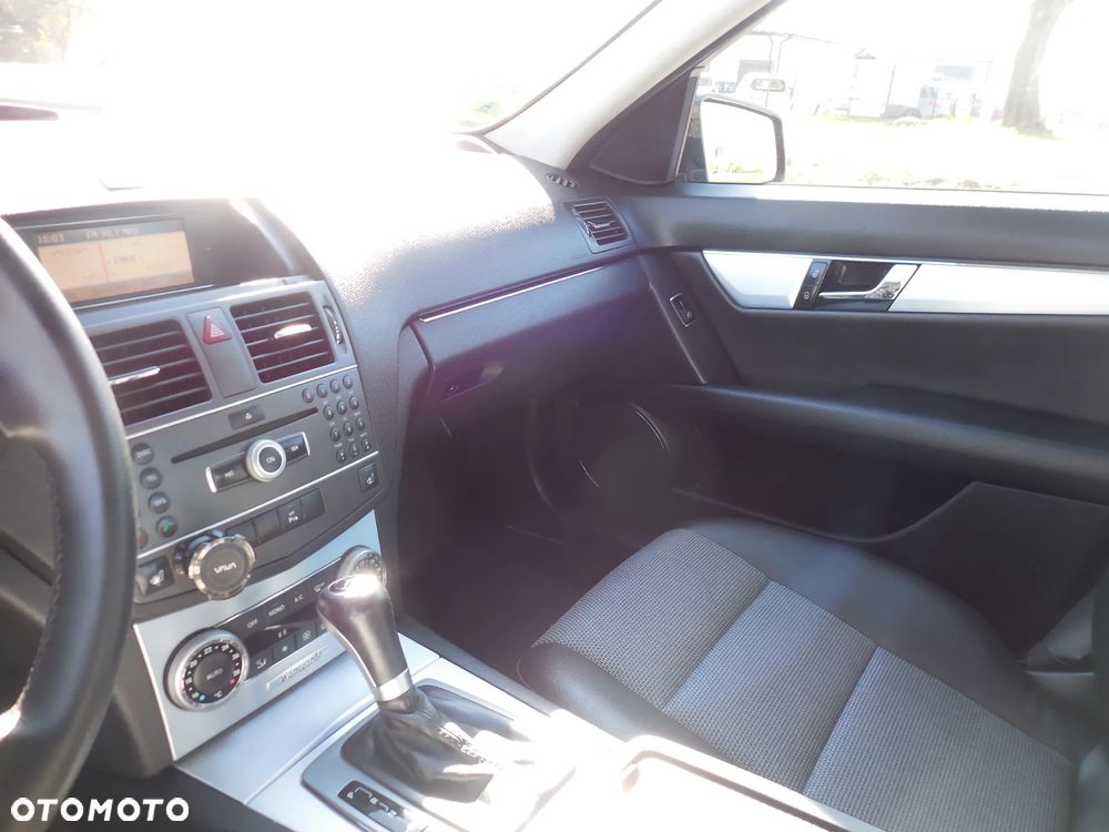 Mercedes-Benz Klasa C 180 CGI Automatik BlueEFFICIENCY - 21