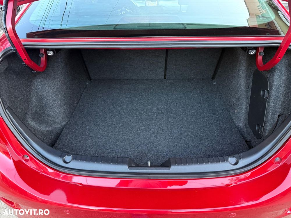 Mazda 3 SKYACTIV-G 120 Urban Limited - 23