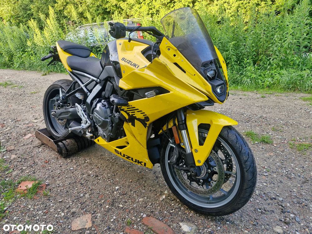 Suzuki GSX - 6