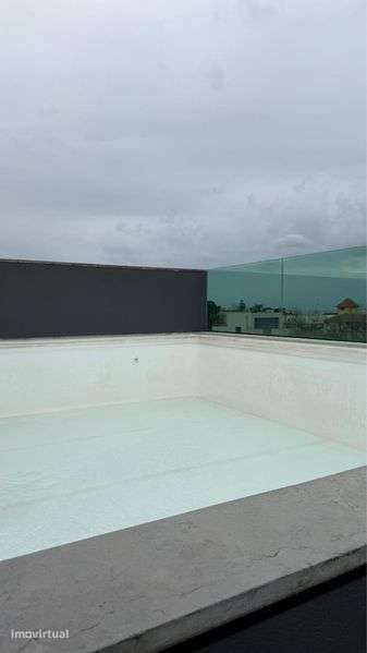 Moradia de Luxo com Piscina e Vista Mar – 100m da Praia de Miramar - Grande imagem: 5/9