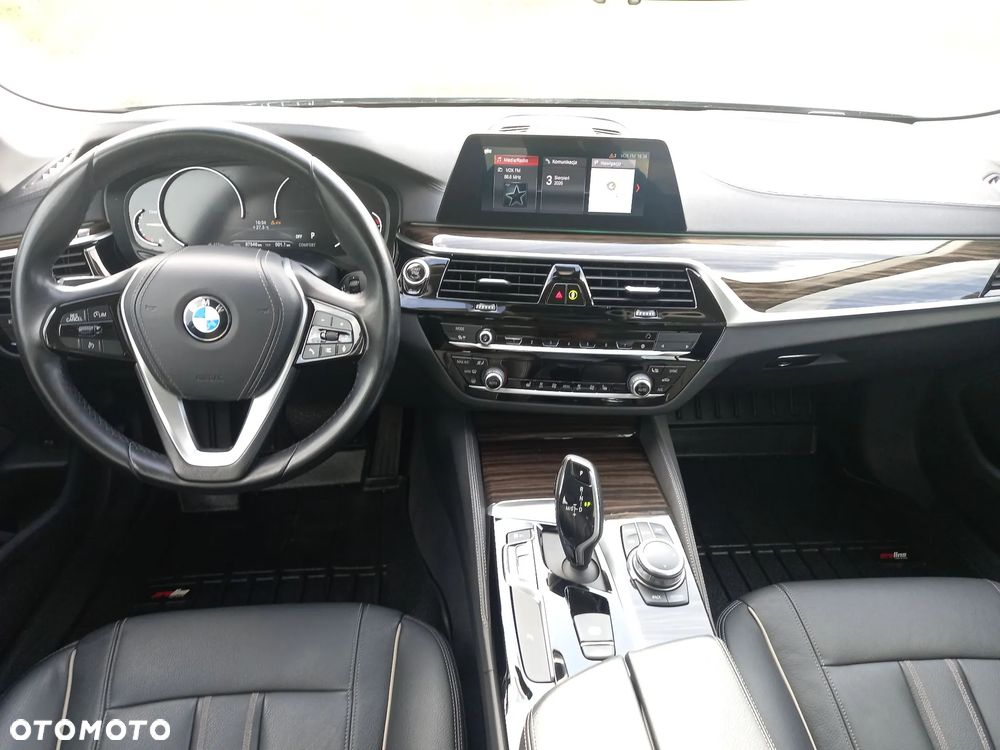 BMW Seria 5 520d xDrive Luxury Line - 11