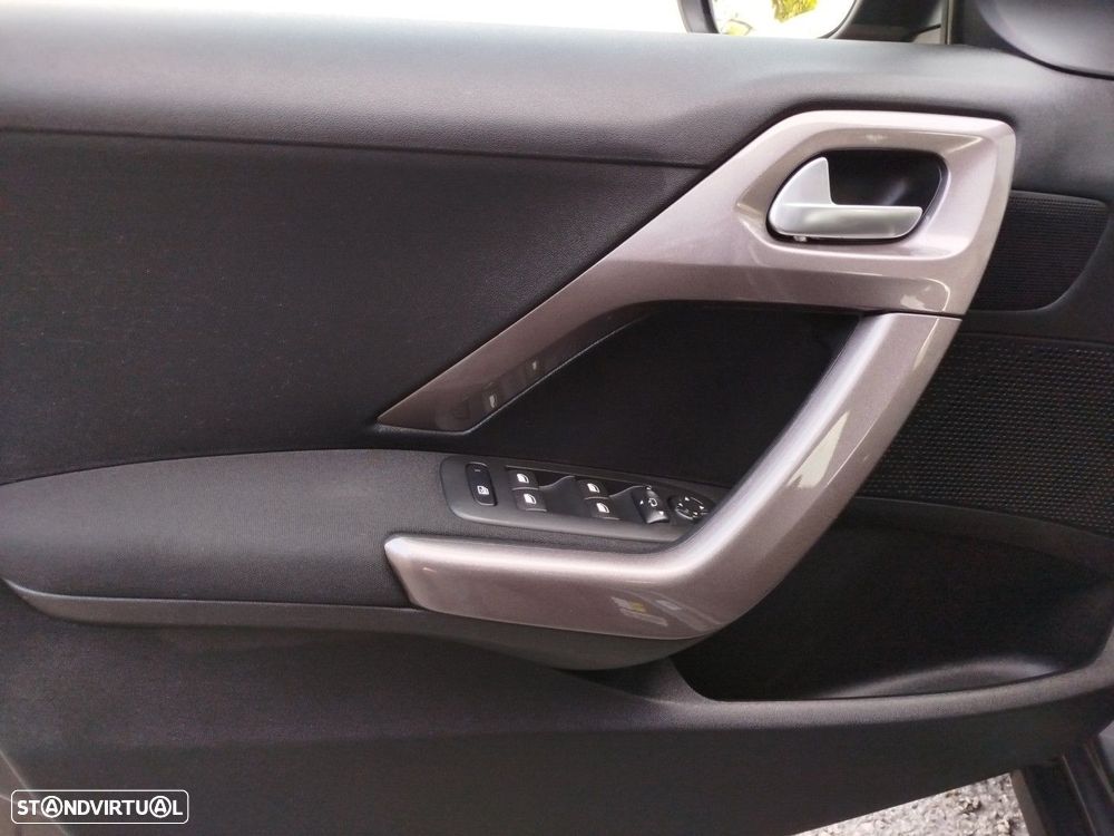 Peugeot 2008 1.6 BlueHDi Style - 21