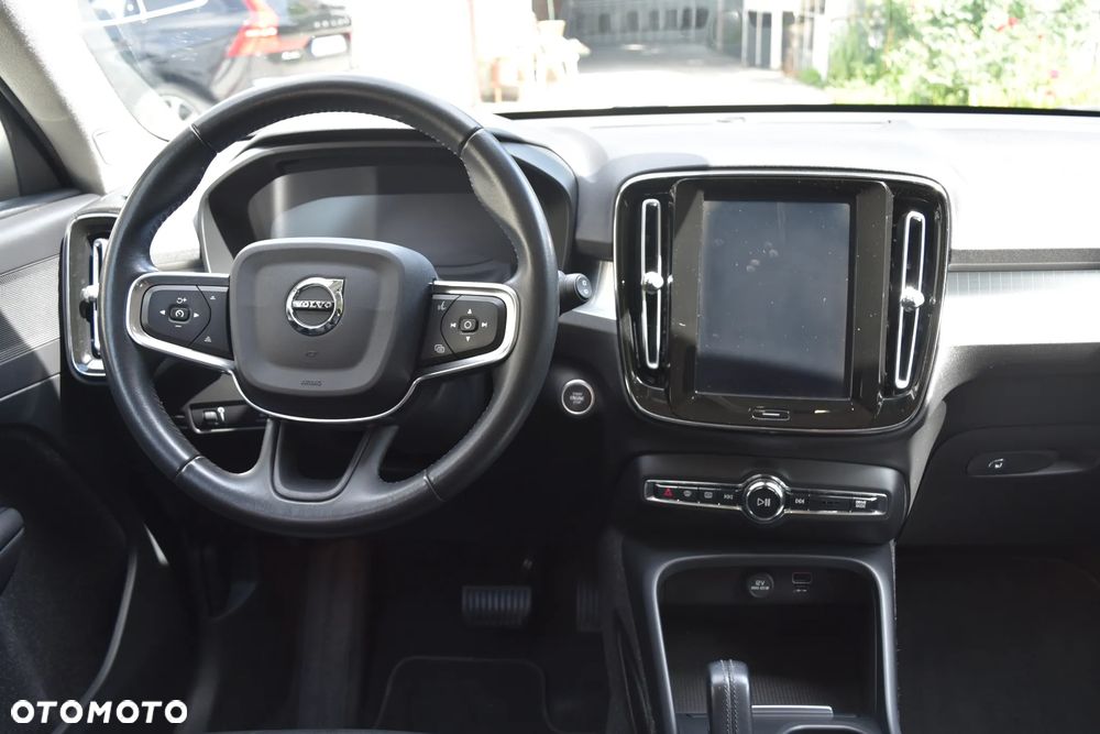 Volvo XC 40 T5 AWD Geartronic Momentum Pro - 24