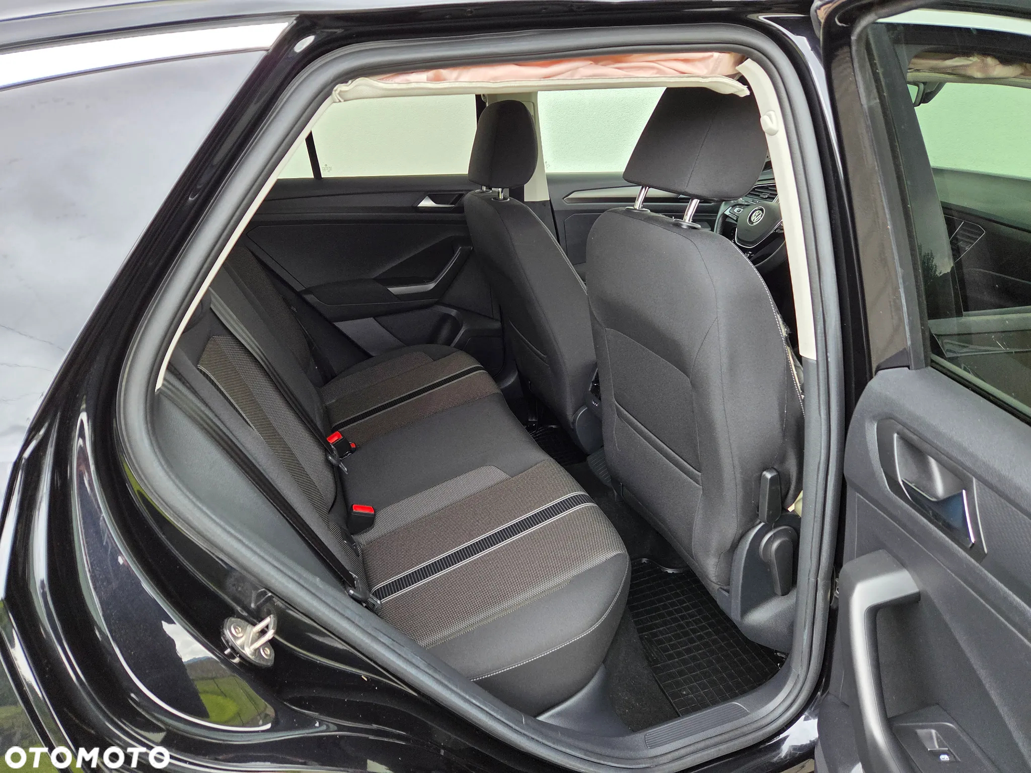 Volkswagen T-Roc - 12