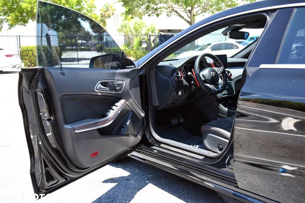 Mercedes-Benz CLA 250 7G-DCT - 16