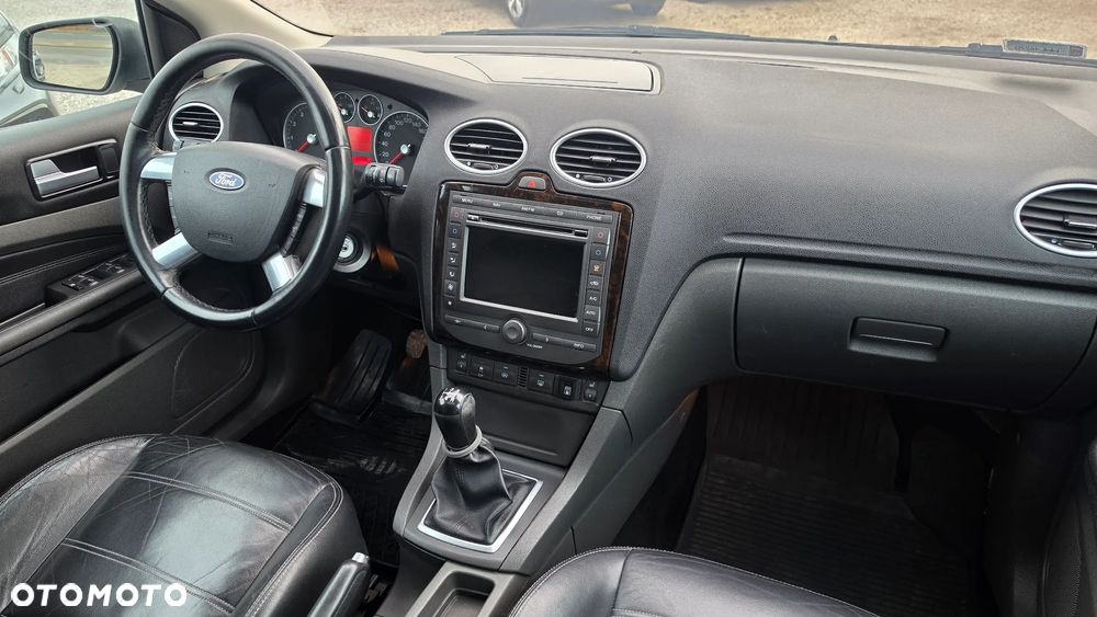 Ford Focus 1.6 Ghia - 16