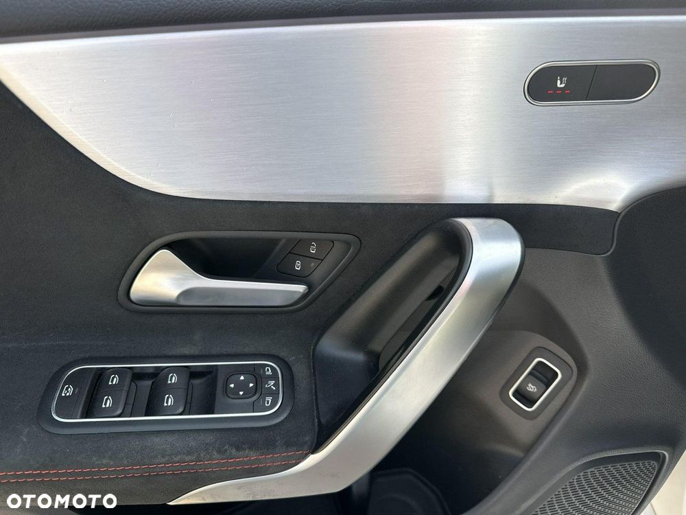 Mercedes-Benz CLA - 12