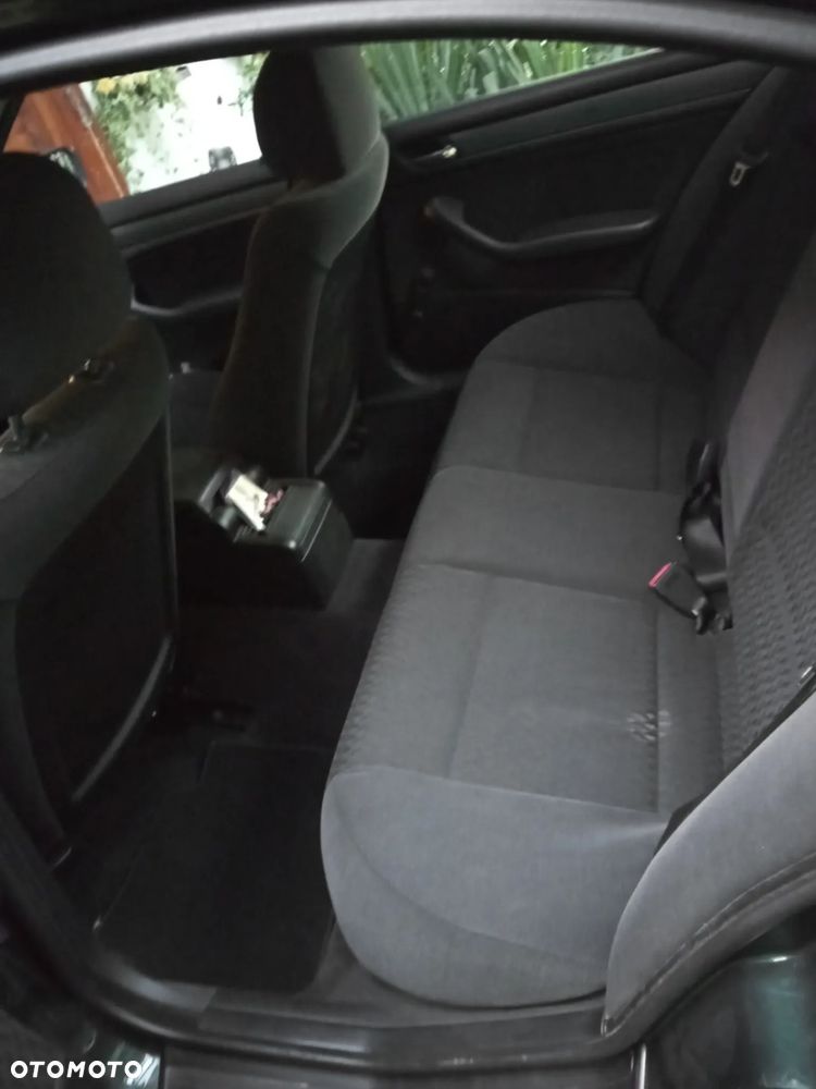BMW Seria 3 318i - 5