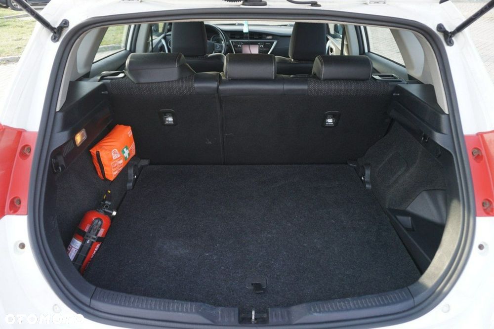 Toyota Auris - 11