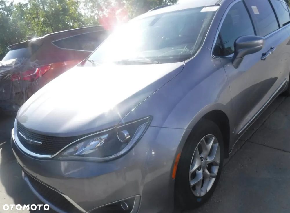 Chrysler Pacifica - 15