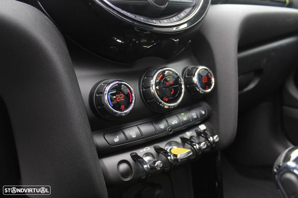 MINI 3 Portas Cooper SE Essential - 34