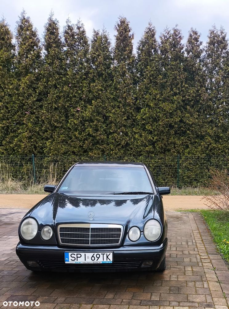 Mercedes-Benz Klasa E 200 Elegance - 1