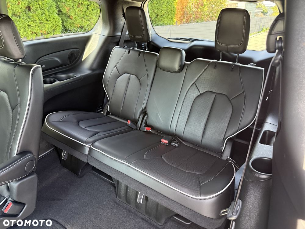 Chrysler Pacifica - 27