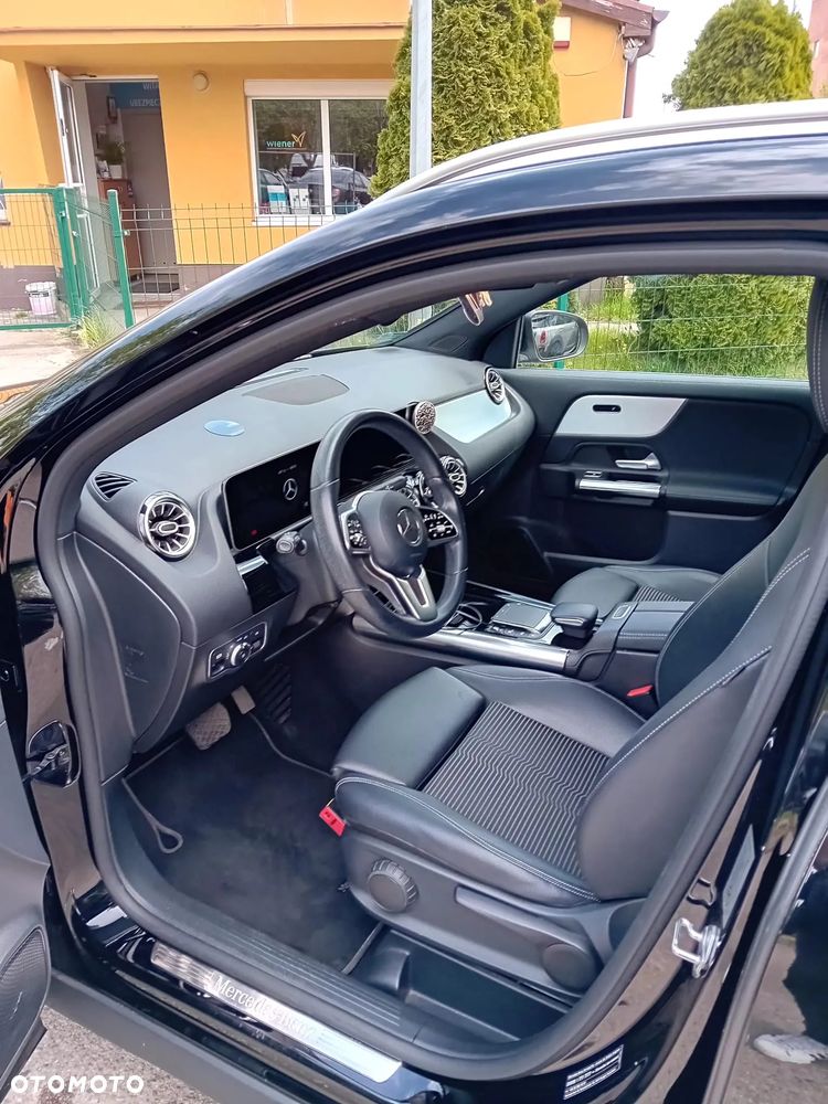 Mercedes-Benz GLA 200 - 4