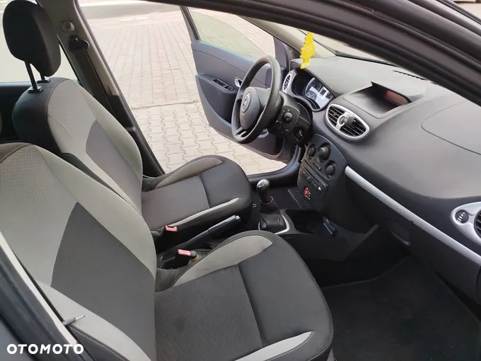 Renault Clio 1.2 16V 75 Collection - 11