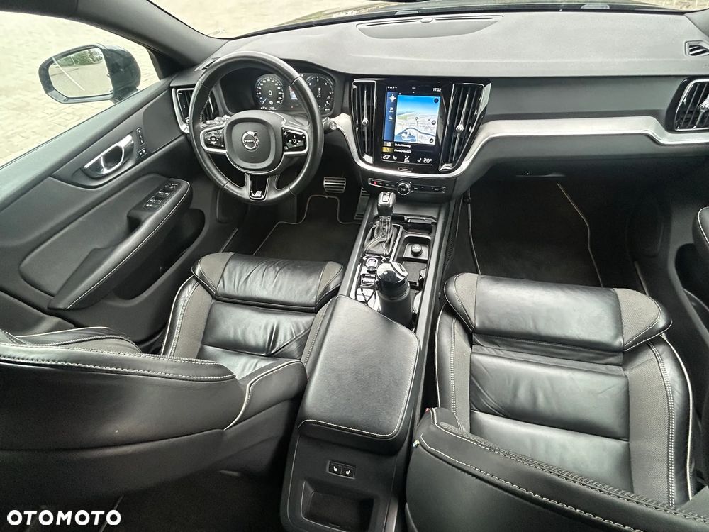 Volvo V60 B4 D R-Design - 24