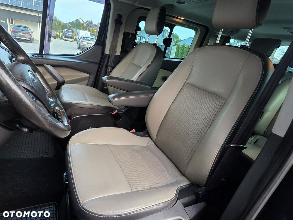 Ford Tourneo Custom - 27