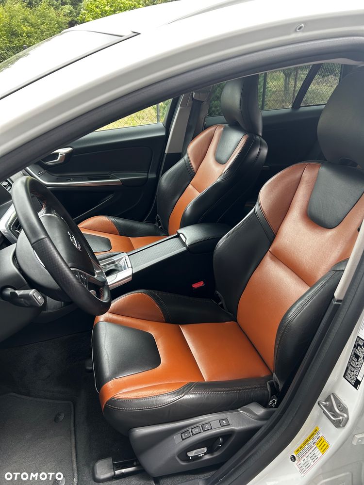 Volvo V60 Cross Country T5 AWD Momentum - 23