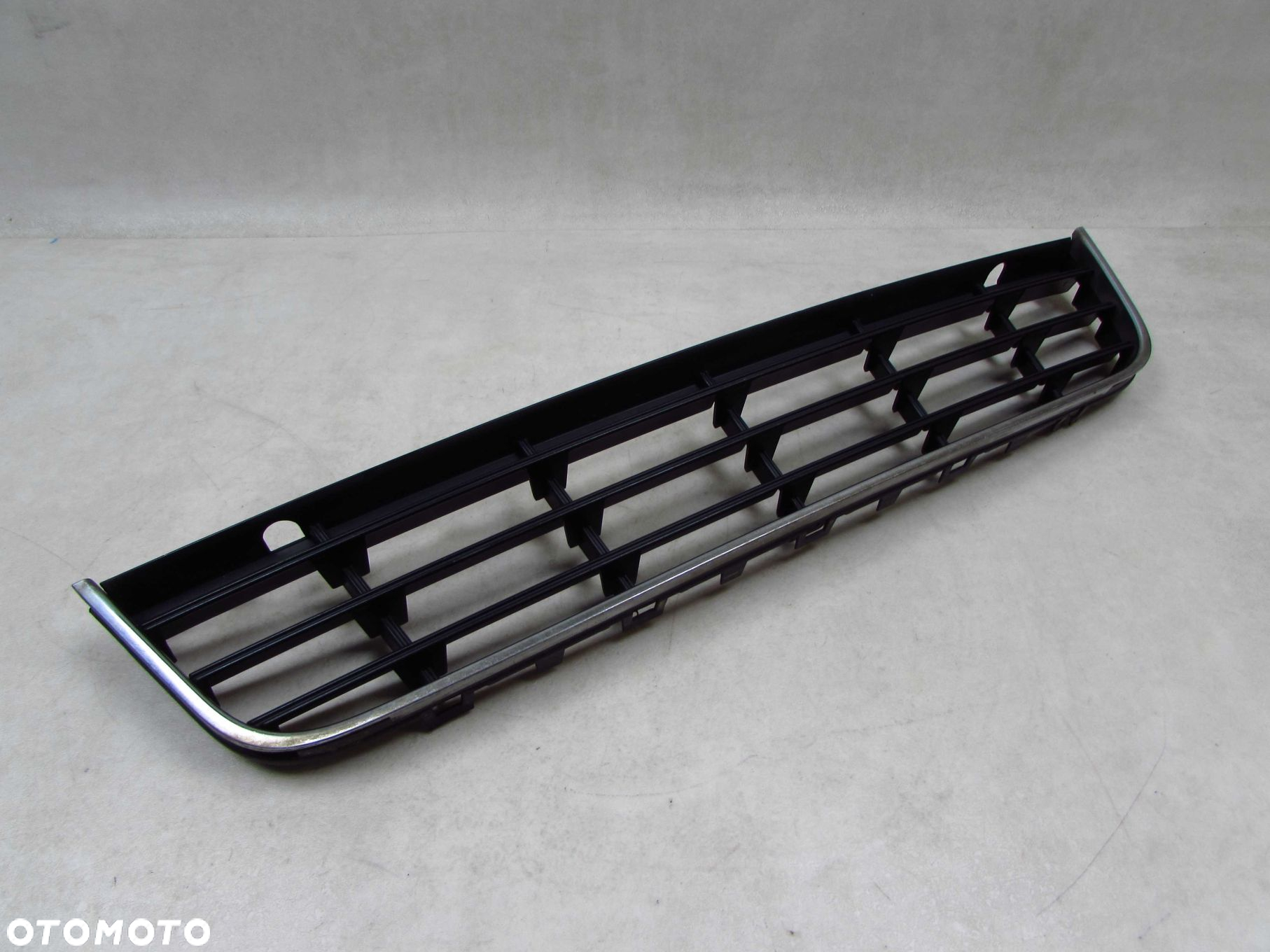 VW PASSAT B6 05-10 KRATAKA ATRAPA ZASLEPKA SRODKOWA ZDERZAKA 3C0853677 - 2