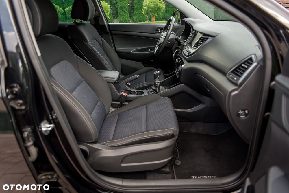 Hyundai Tucson 1.6 GDI BlueDrive GO 2WD - 29