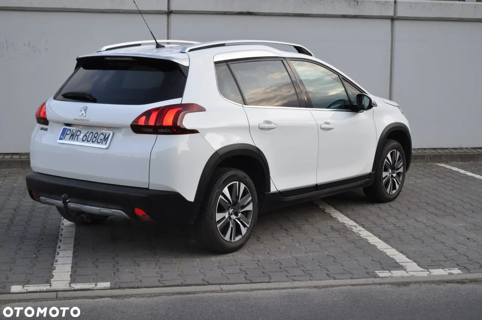 Peugeot 2008 - 8